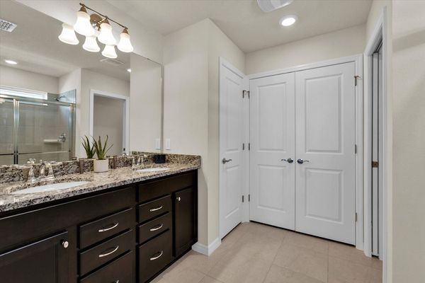 King Suite Bathroom 2 Upstairs
Shower
