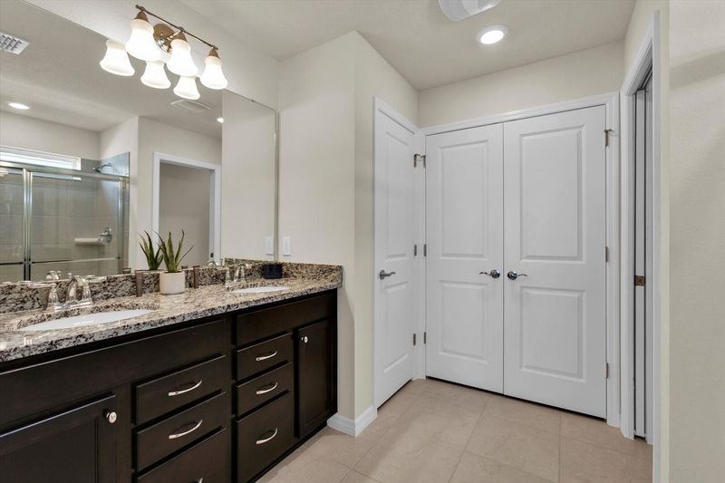 King Suite Bathroom 2 Upstairs
Shower