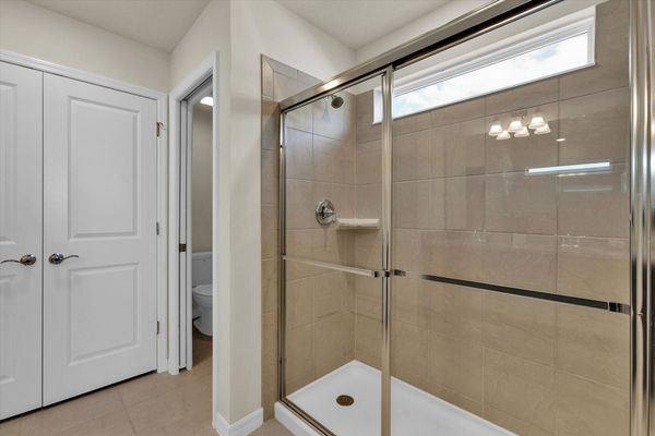 King Suite Bathroom 2 (Angle)