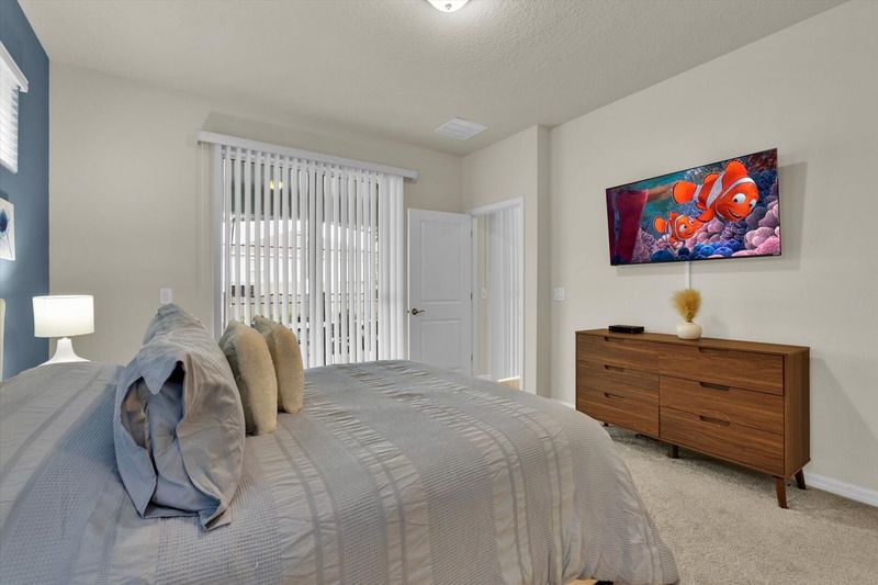 Master Queen Bedroom 1 (Angle)
50" smart TV