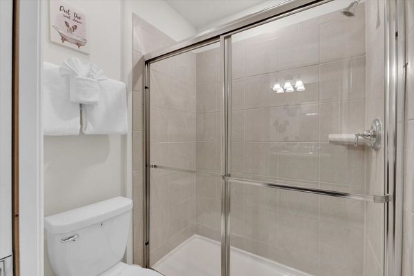 Jack N Jill Bathroom 4, Shower, Upstairs
(Shared By Minnie and SpongeBob SquarePants Bedrooms)