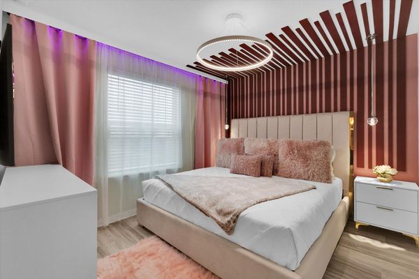 Master Suite Bedroom 7, King Bed, Attached Bathroom, Upstairs