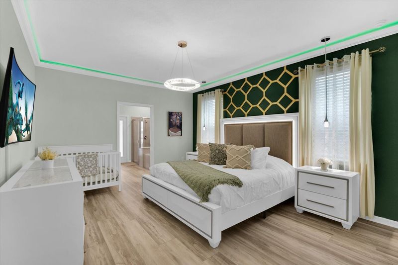 Master Bedroom 1, King Bed, Downstairs, Attached Bathroom, 55" Smart TV
