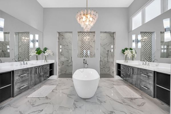 Step into luxury and say 'wow' as you enter this spacious bathroom! Featuring a stunning bathtub in the center and a walk-in shower.