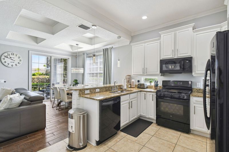 This dream kitchen will certainly be a favorite for those who love to cook