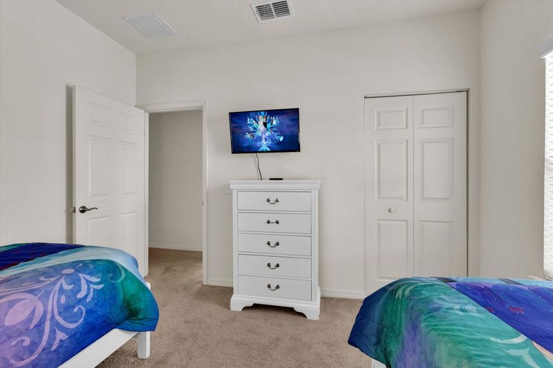 Two Twins Bedroom 4 (Angle 2)
32" Roku TV