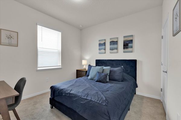 Queen Bedroom 5 Downstairs
Shared Bathroom