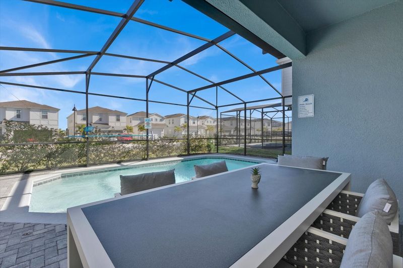 Patio Dining (Angle)
