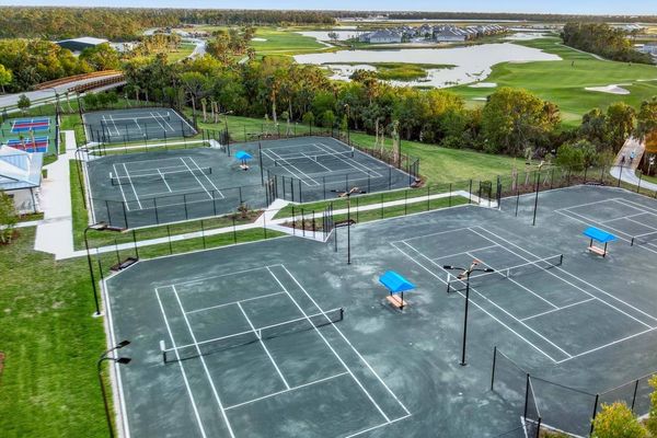 Heritage Landing tennis courts and shuffle board courts