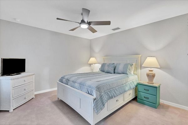 Guest bedroom with queen bed