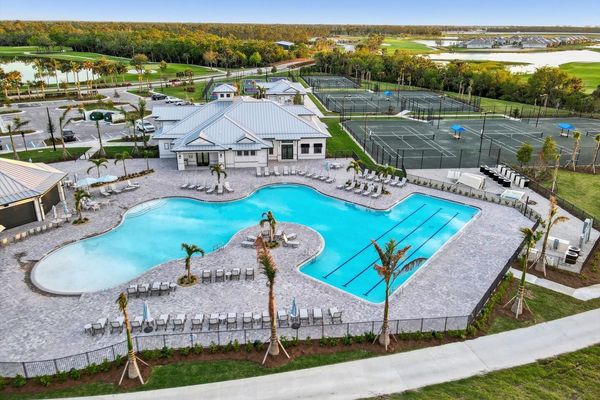 Heritage Landing Pool