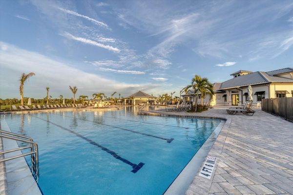 Heritage Landing Pool