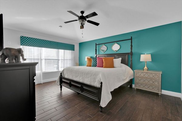 Master King Bedroom 1 Upstairs
Attached Bathroom
Aladdin Theme