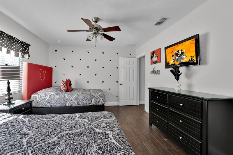 Two Doubles Bedroom 3 (Angle)
32" TV