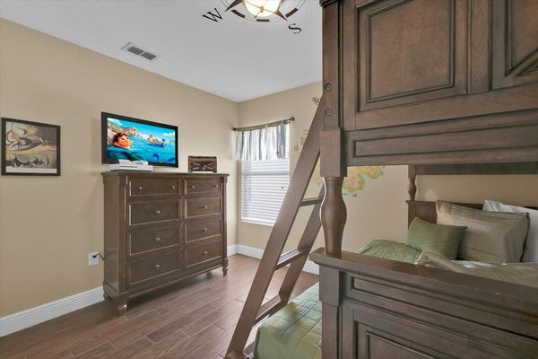 Twin/Double Bunk + Twin Trundle Bedroom 4 (Angle)
32" TV