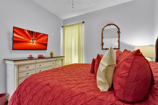 Queen Bedroom 2 (Angle)
43" Smart TV