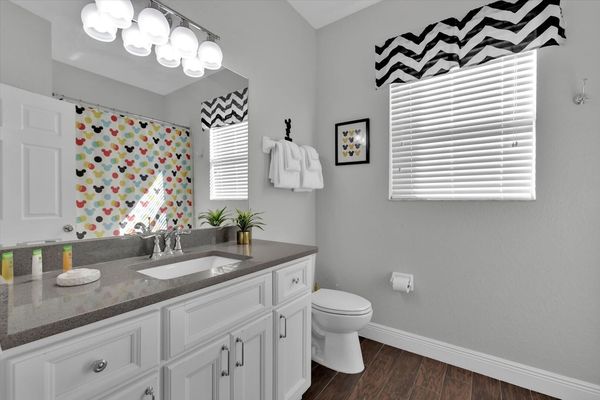 Hall Bathroom 2 Downstairs
Tub/Shower Combo