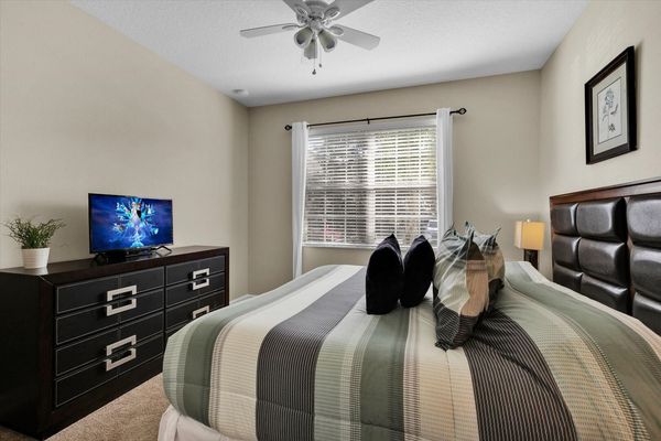 King Bedroom 6 (Angle)
32" Roku TV