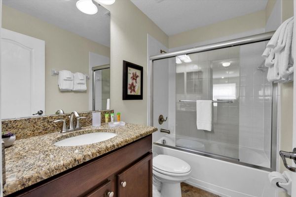 Hall Bathroom 5, Upstairs
Tub/Shower/Combo
