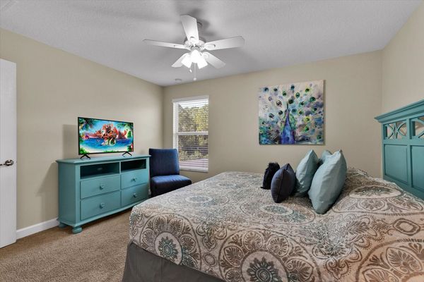 King Bedroom 3 (Angle)
40" Smart TV