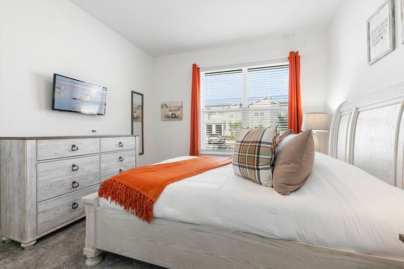 Queen Bedroom 3 (Angle)