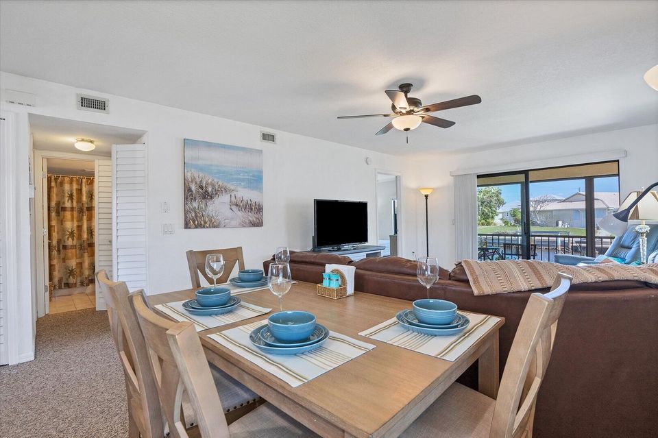 Dining Table seats 4