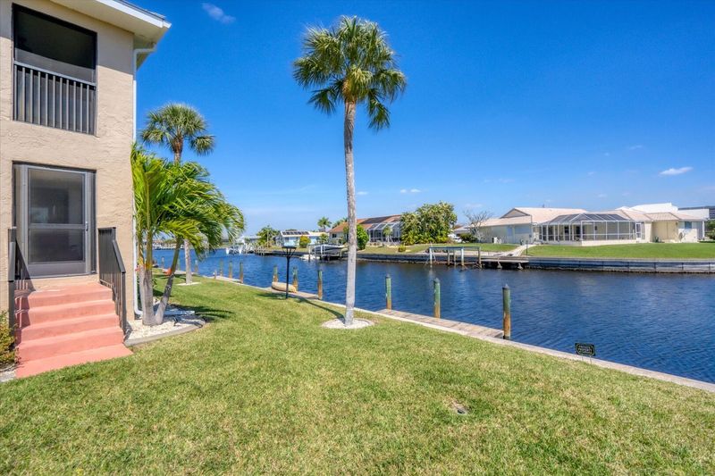 The unit has its own dock available! Fits boats up to 22ft
(Boat lift not available)