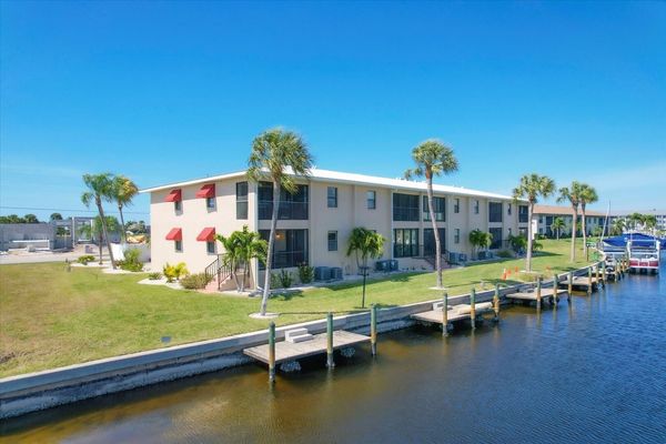 Located in beautiful PGI (Boat lift not available)