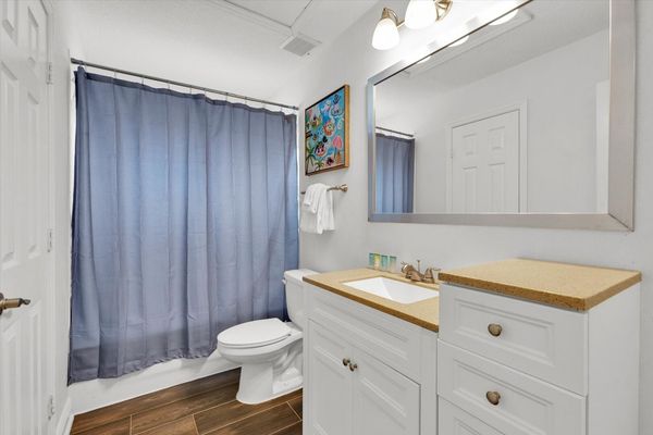 Hall Bathroom 3, Upstairs
Tub/Shower/Combo