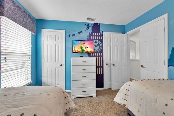 Two Twins Bedroom 5 (Angle)
32" TV