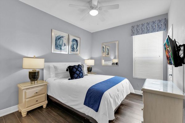 Queen Suite Bedroom 2, Downstairs
Attached Bathroom