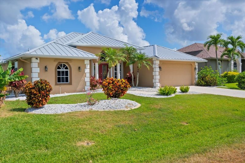 Beautiful Punta Gorda Isles canal home with private pool