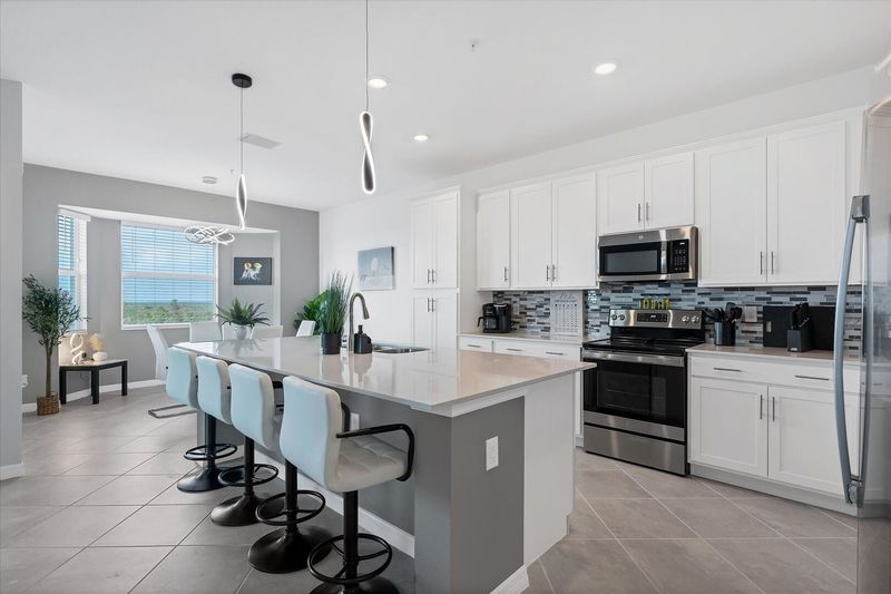 Kitchen Island seats 4