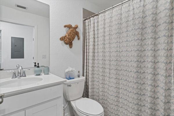 Guest bathroom with shower/tub combo