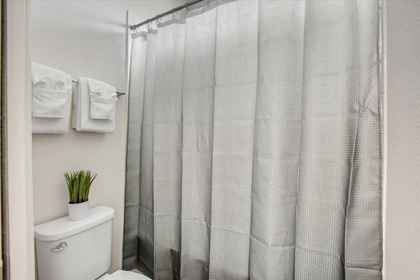 Jack N Jill Bathroom 4 (Angle)
Tub/Shower Combo