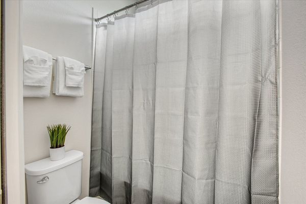 Jack N Jill Bathroom 4 (Angle)
Tub/Shower Combo