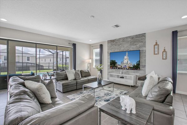 Living Room
85" Smart TV