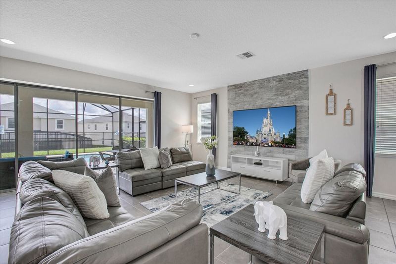 Living Room
85" Smart TV