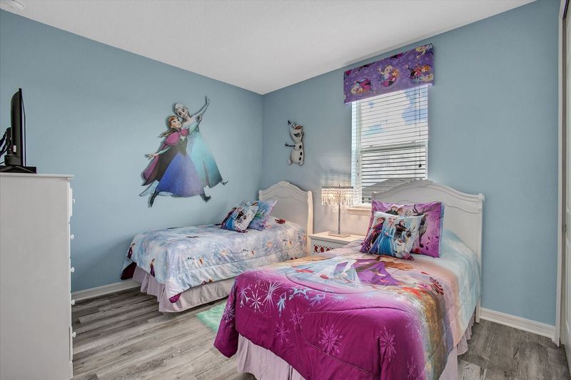 Twin/Twin Bedroom 6 Upstairs
Shared Bathroom 
Tub/Shower Combo
Frozen Theme
Bed 6