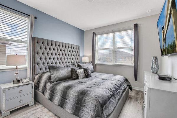 King Suite Bedroom 2
Upstairs