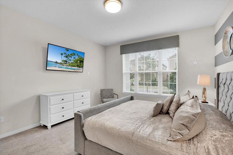 Master King Bedroom (1 Angle)
55" Roku TV