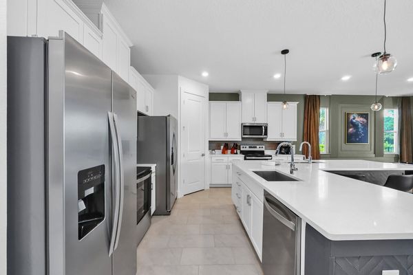 The home features 2 fridge/freezers and 2 dishwashers for convenience.