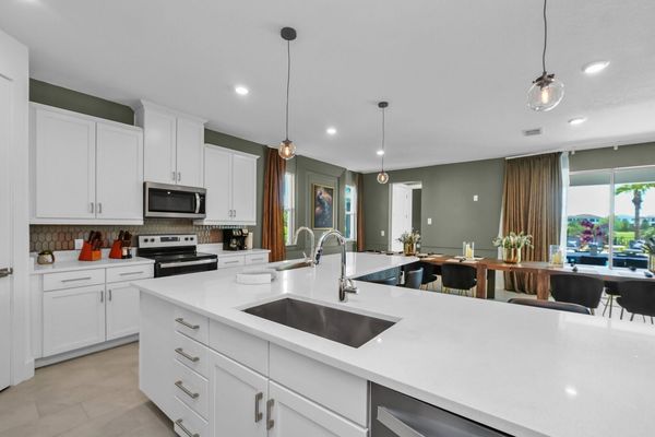 This dream kitchen will certainly be a favorite for those who love to cook