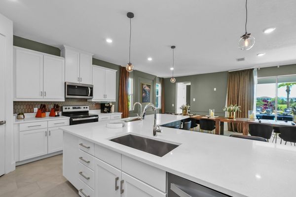 This dream kitchen will certainly be a favorite for those who love to cook