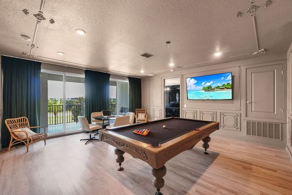 Upstairs in the loft the adults can hang out in the "Man-Cave"