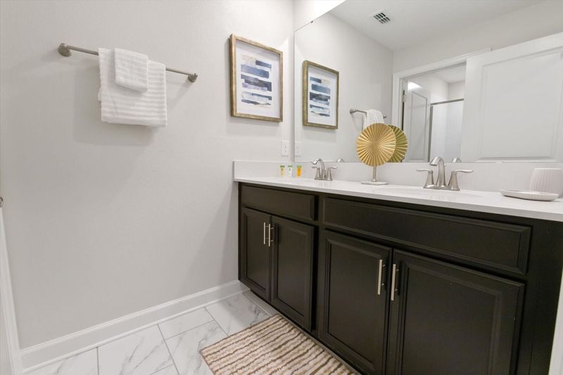 Hall Bathroom 2, Upstairs