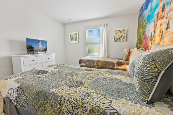 Two Twins Bedroom 3 (Angle)
32" Smart TV