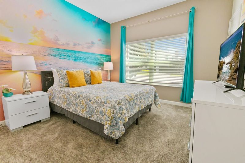 Queen Bedroom 4, Downstairs