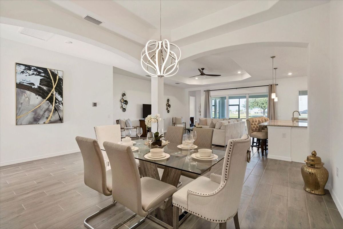 Dining table seats 6