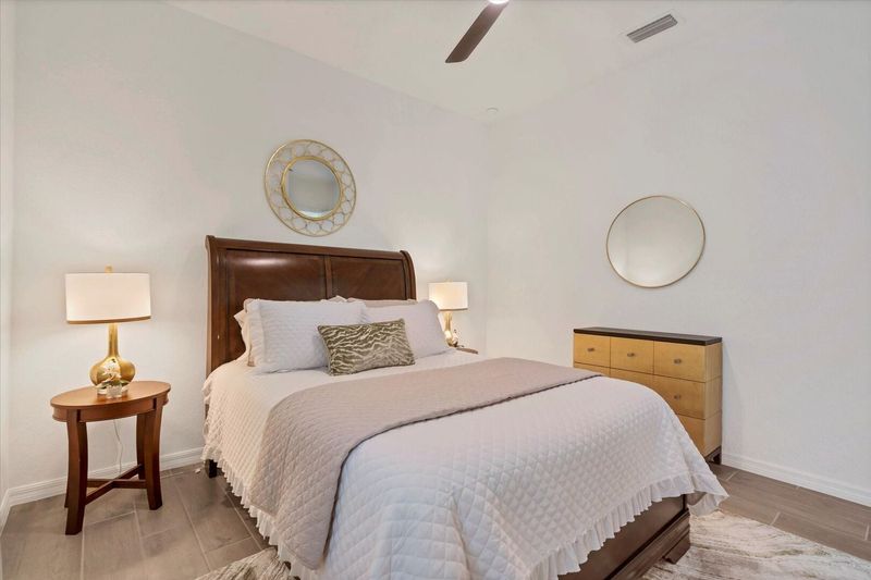 Guest bedroom 1 with queen bed